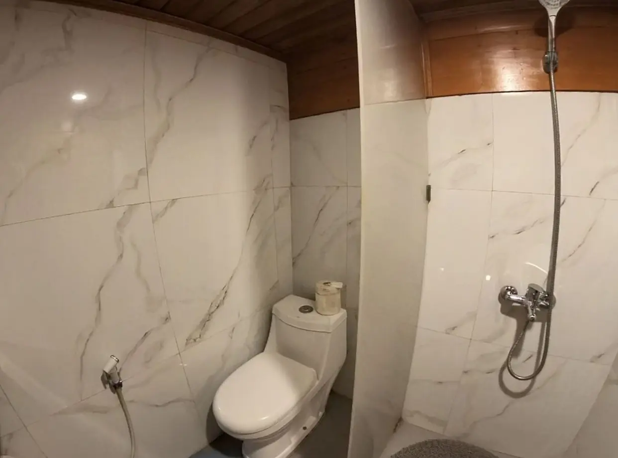 indoseamore bathroom